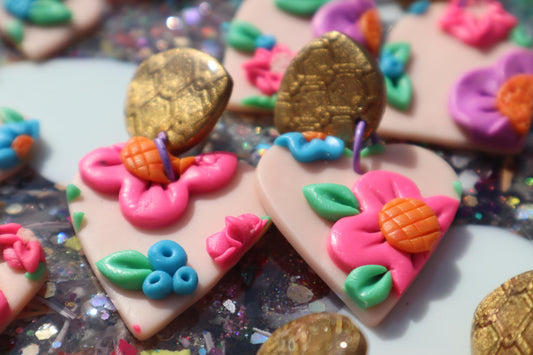 VC pick ‘a’ mix dangles. Mixed media. Have small flaws. All are discounted and have nickel free findings and resin backs